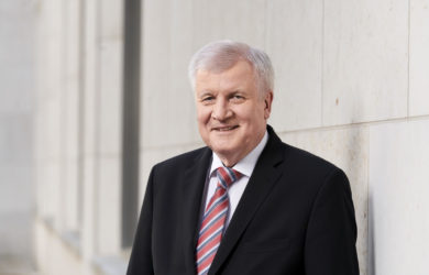 Horst Seehofer Gamerszene überwachen (Quelle: Henning Schacht via bmi.bund.de)